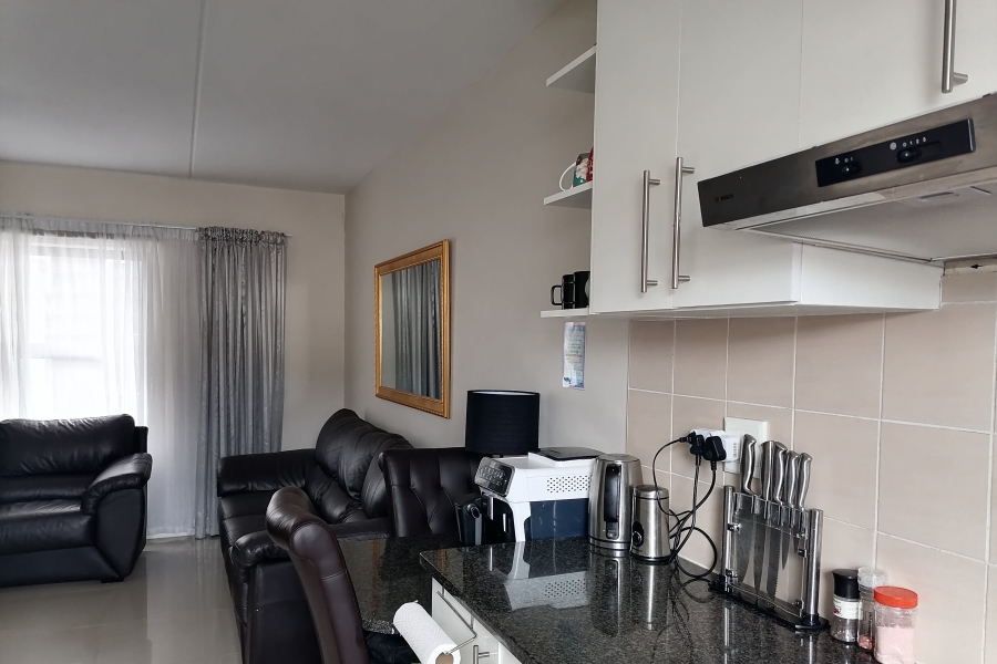 To Let 2 Bedroom Property for Rent in Lansdowne Western Cape